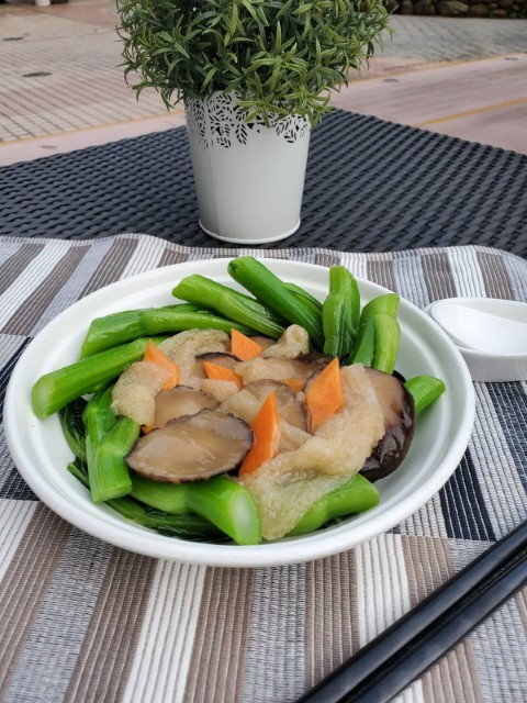 Sautéed?Shiitake Mushroom and Bamboo Fungus with Seasonal Vegetable