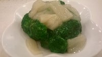 boiled broccoli with bamboo fungus