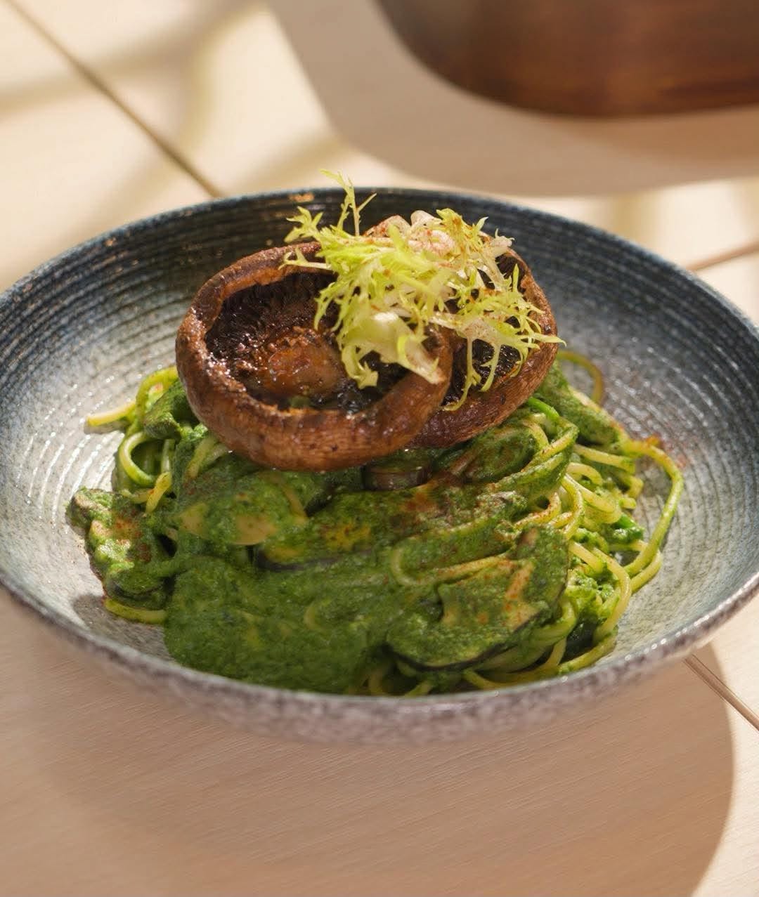 Spinach pesto spaghetti with grilled portobello mushroom